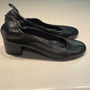 Kelsi Dagger Black Brooklyn Pumps with Elastic Comfort Heel